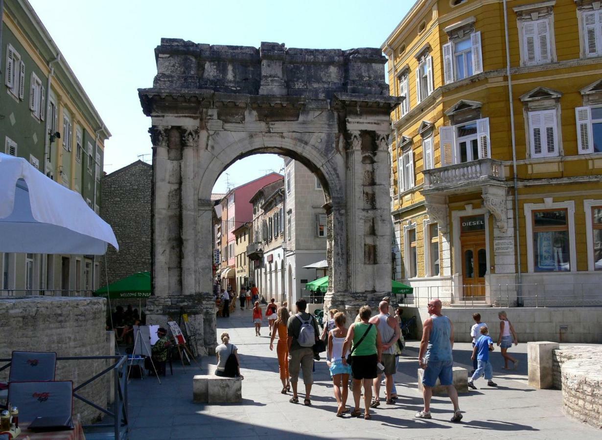 Centar Old Town, With Free Private Parking Apartment Pula Ngoại thất bức ảnh